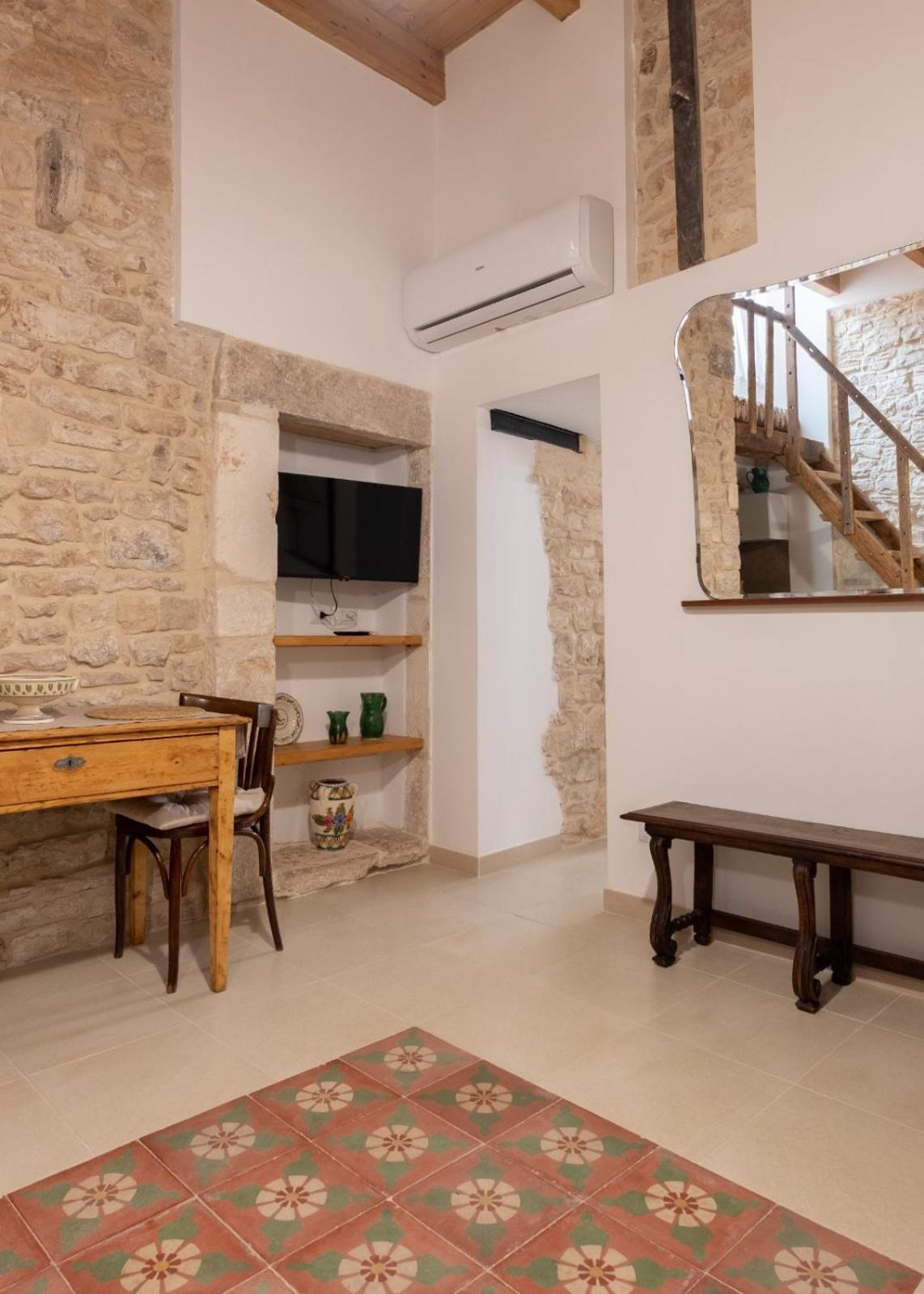 Palazzo Rizzi Dimora Dei Templari Hotel Bitetto Luaran gambar